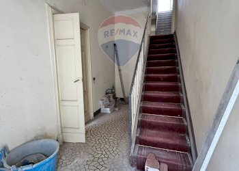 Scale - Casa semi indipendente Via Vittorio Emanuele
 
291, Paterno - foto 8