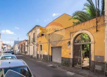 Edificio all\'aperto - Casa indipendente Via  Umberto
 
50, San Gregorio di Catania - foto 1