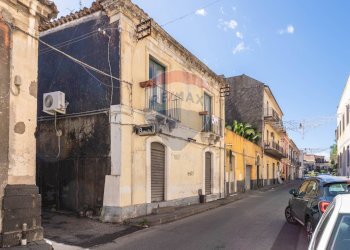 Edificio all\'aperto - Casa indipendente Via  Umberto
 
50, San Gregorio di Catania - foto 2