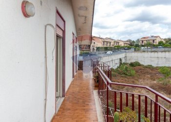 Balcone - Trilocale Via Asia
 
8, Gravina di Catania - foto 9