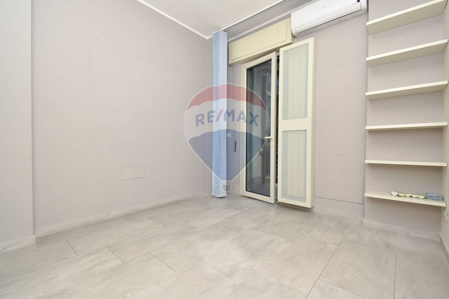 Stanza vuota - Quadrilocale Via Nuovalucello
 
9, Catania - foto 3