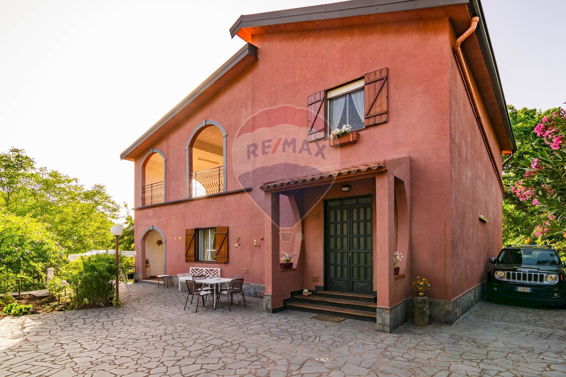 Casa all\'aperto - Villa C.DA SCOLARO CISTERNE
 
snc, Adrano - foto 2