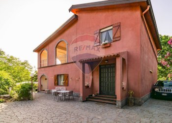 Casa all\'aperto - Villa C.DA SCOLARO CISTERNE
 
snc, Adrano - foto 2