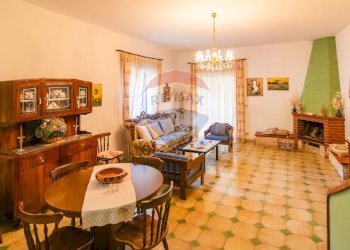 Sala da pranzo - Villa C.DA SCOLARO CISTERNE
 
snc, Adrano - foto 19