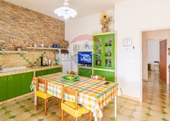 Sala da pranzo - Villa C.DA SCOLARO CISTERNE
 
snc, Adrano - foto 27