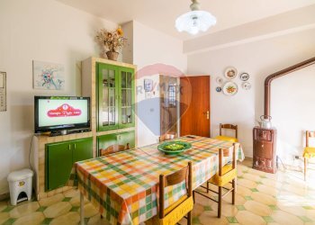 Sala da pranzo - Villa C.DA SCOLARO CISTERNE
 
snc, Adrano - foto 28