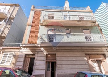 Edificio all\'aperto - Casa semi indipendente via palestro
 
51, Grammichele - foto 1