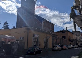 Edificio all\'aperto - Stabile - Palazzo via Regina Margherita
5/7, Randazzo - foto 2