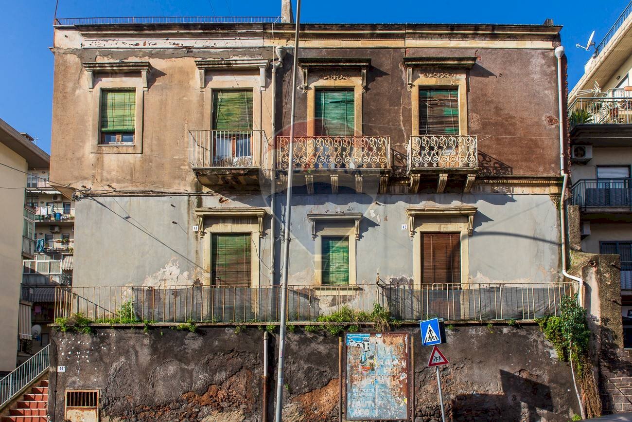 Edificio all\'aperto - Trilocale Via Acquicella
 
44, Catania - foto 1