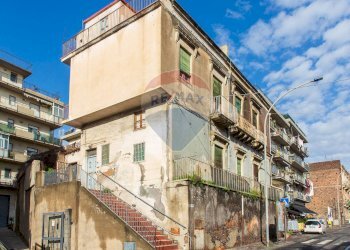 Edificio all\'aperto - Trilocale Via Acquicella
 
44, Catania - foto 2
