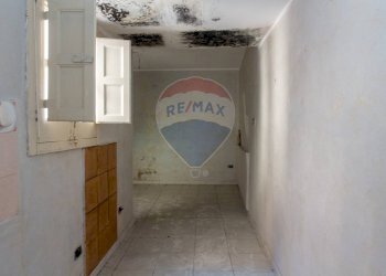 Hall / corridoio - Trilocale Via Acquicella
 
44, Catania - foto 7