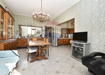 Sala da pranzo - Quadrilocale Viale Castagnola
 
16, Catania - foto 7