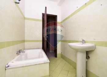 Bagno - Quadrilocale Via Francesco Crispi
 
125, Catania - foto 24