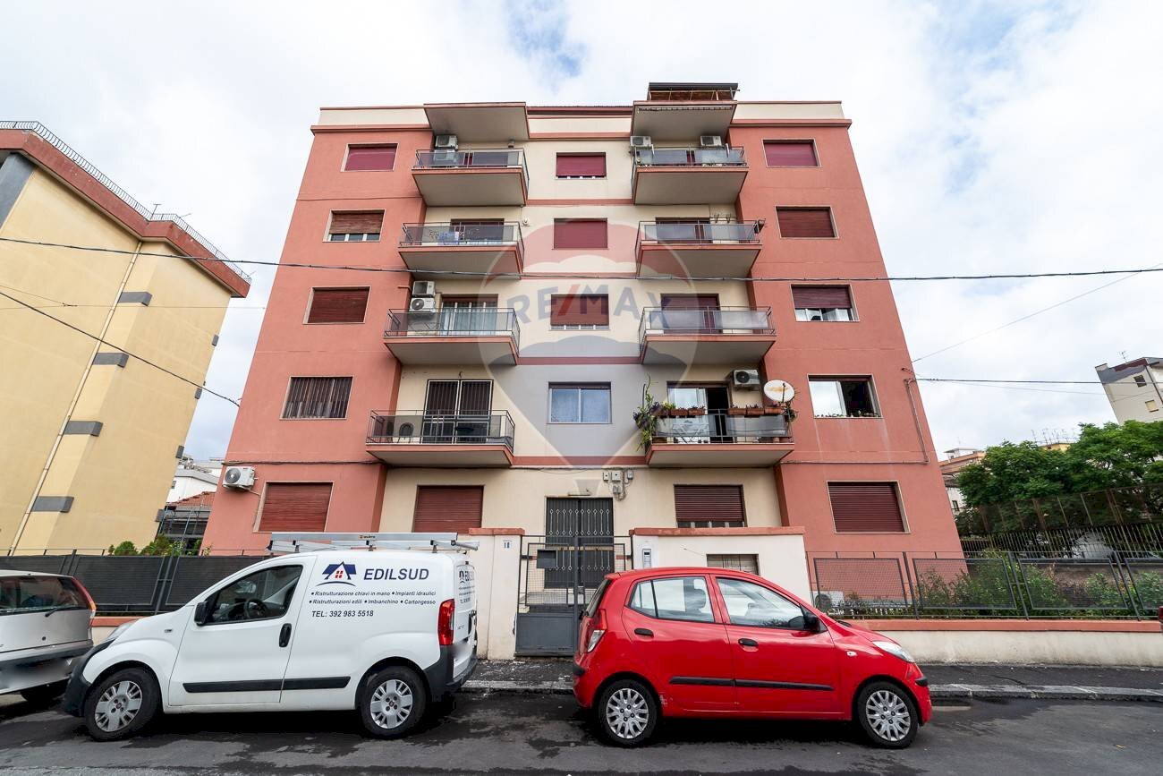 Edificio all\'aperto - Quadrilocale Via Riccardo Quartararo
10, Catania - foto 2