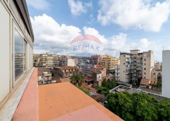 Edificio all\'aperto - Quadrilocale Via Riccardo Quartararo
 
10, Catania - foto 25