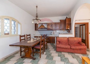 Sala da pranzo - Villa Via Madonna del Piano
 
110, Grammichele - foto 8