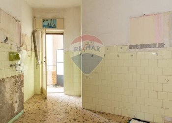 Stanza vuota - Trilocale Via Nizzeti
 
18, Valverde - foto 4