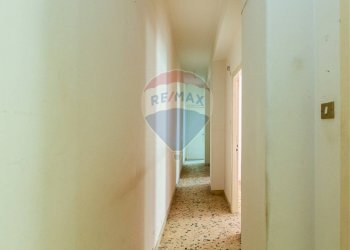 Hall / corridoio - Trilocale Via Nizzeti
 
18, Valverde - foto 5
