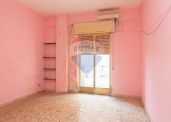 Stanza vuota - Trilocale Via Nizzeti
 
18, Valverde - foto 7