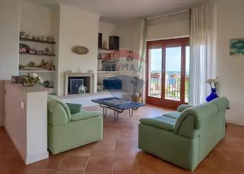 Soggiorno - Villa Contrada Agnone Baia del Riccio
 
s.n.c., Augusta - foto 3