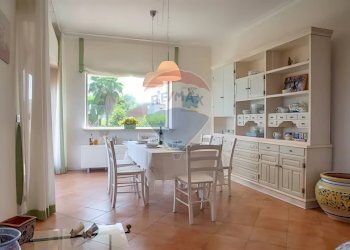 Sala da pranzo - Villa Contrada Agnone Baia del Riccio
 
s.n.c., Augusta - foto 5