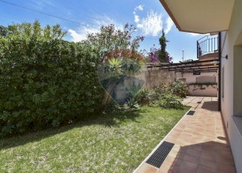 Giardino - Villa Contrada Agnone Baia del Riccio
 
s.n.c., Augusta - foto 27