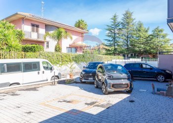 Casa all\'aperto - Locale Commerciale Via Empedocle
 
3, Mascalucia - foto 5