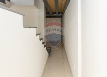 Hall / corridoio - Locale Commerciale Via Empedocle
 
3, Mascalucia - foto 16