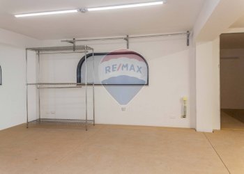 Stanza vuota - Locale Commerciale Via Empedocle
 
3, Mascalucia - foto 24