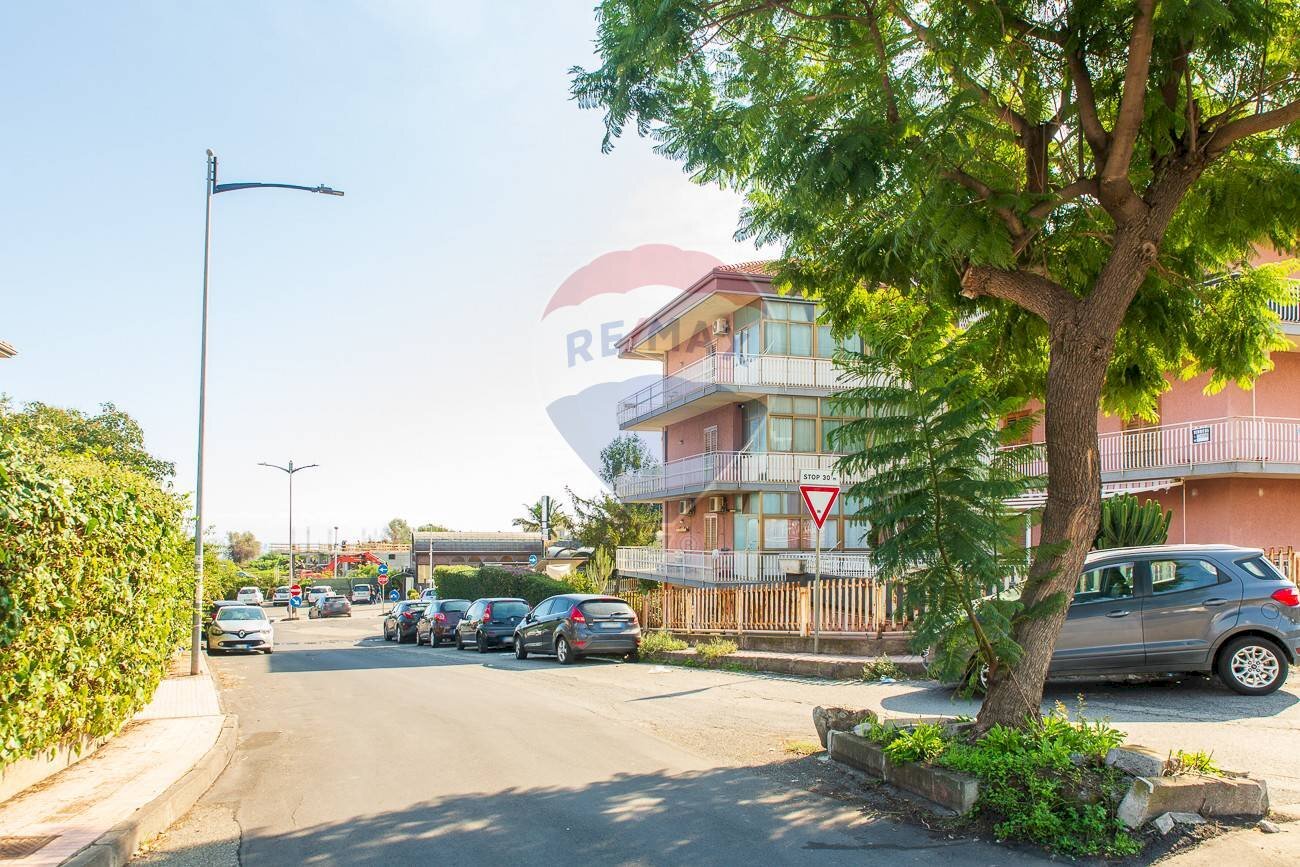 Edificio all\'aperto - Trilocale via Dafni
 
2, Aci Catena - foto 1