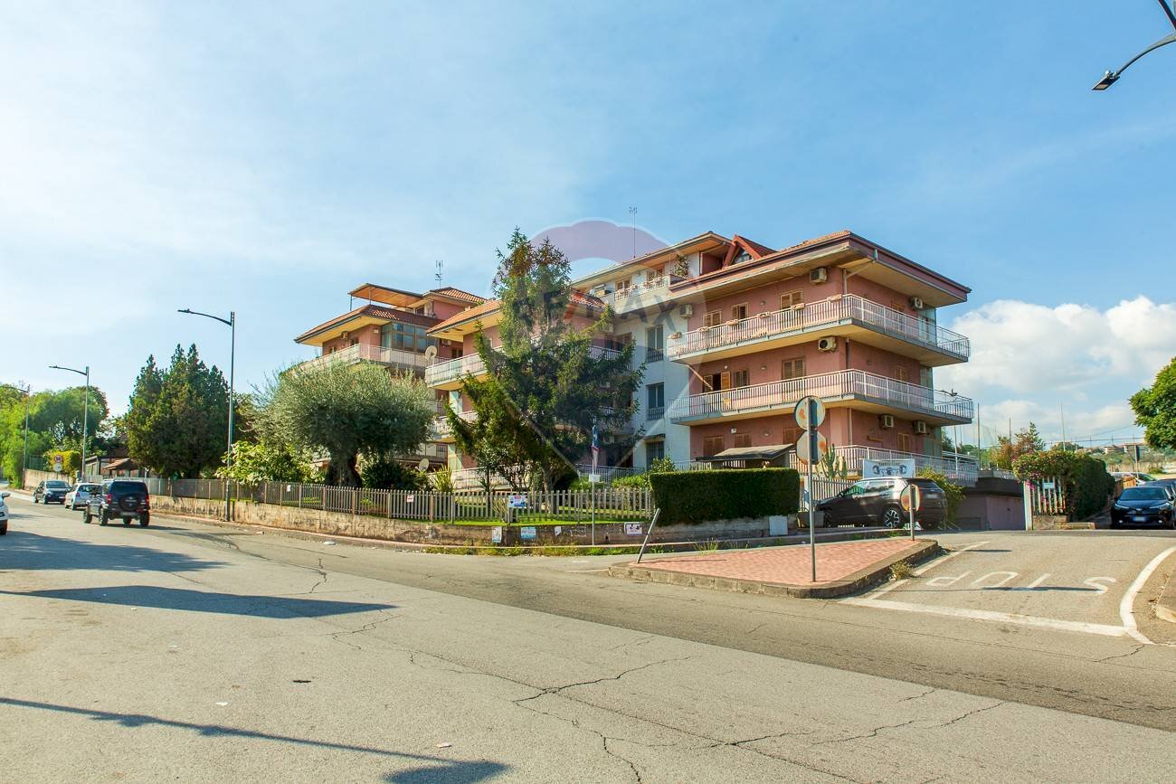 Edificio all\'aperto - Trilocale via Dafni
 
2, Aci Catena - foto 3