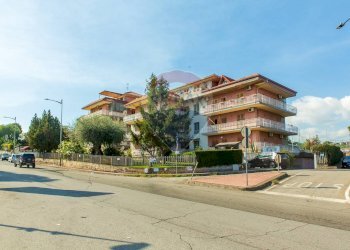 Edificio all\'aperto - Trilocale via Dafni
 
2, Aci Catena - foto 3