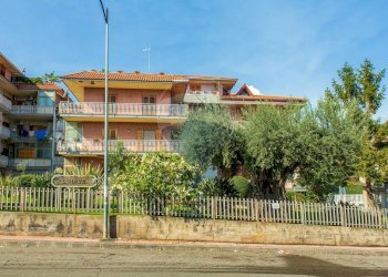 Edificio all\'aperto - Trilocale via Dafni
 
2, Aci Catena - foto 4