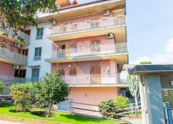 Edificio all\'aperto - Trilocale via Dafni
 
2, Aci Catena - foto 7