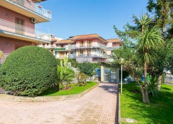 Edificio all\'aperto - Trilocale via Dafni
 
2, Aci Catena - foto 9