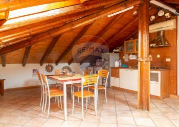 Sala da pranzo - Trilocale via Dafni
 
2, Aci Catena - foto 20