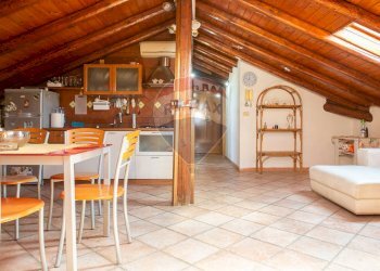 Sala da pranzo - Trilocale via Dafni
 
2, Aci Catena - foto 26