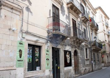 Edificio all\'aperto - Casa indipendente via Castello Maniace, Siracusa - foto 3