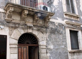 Edificio all\'aperto - Casa indipendente via Castello Maniace, Siracusa - foto 28