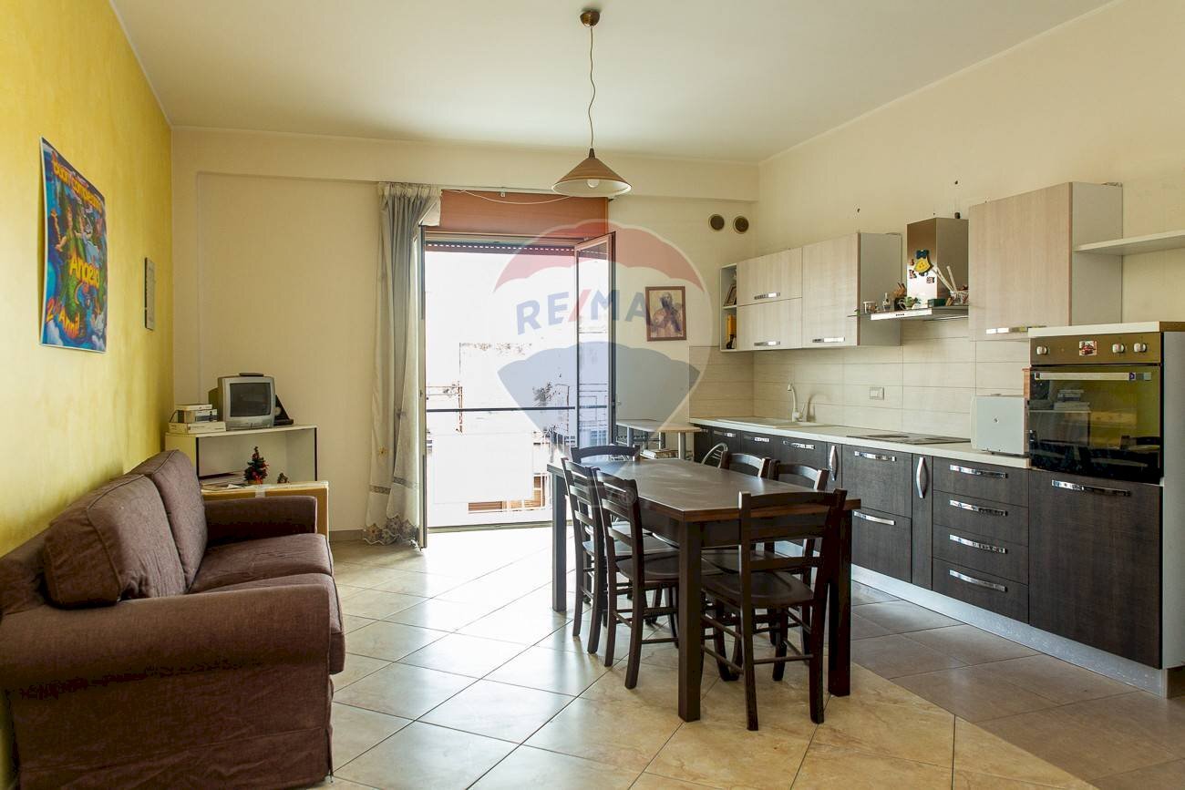 Sala da pranzo - Quadrilocale Via Amerigo Vespucci
 
85, Paterno - foto 1