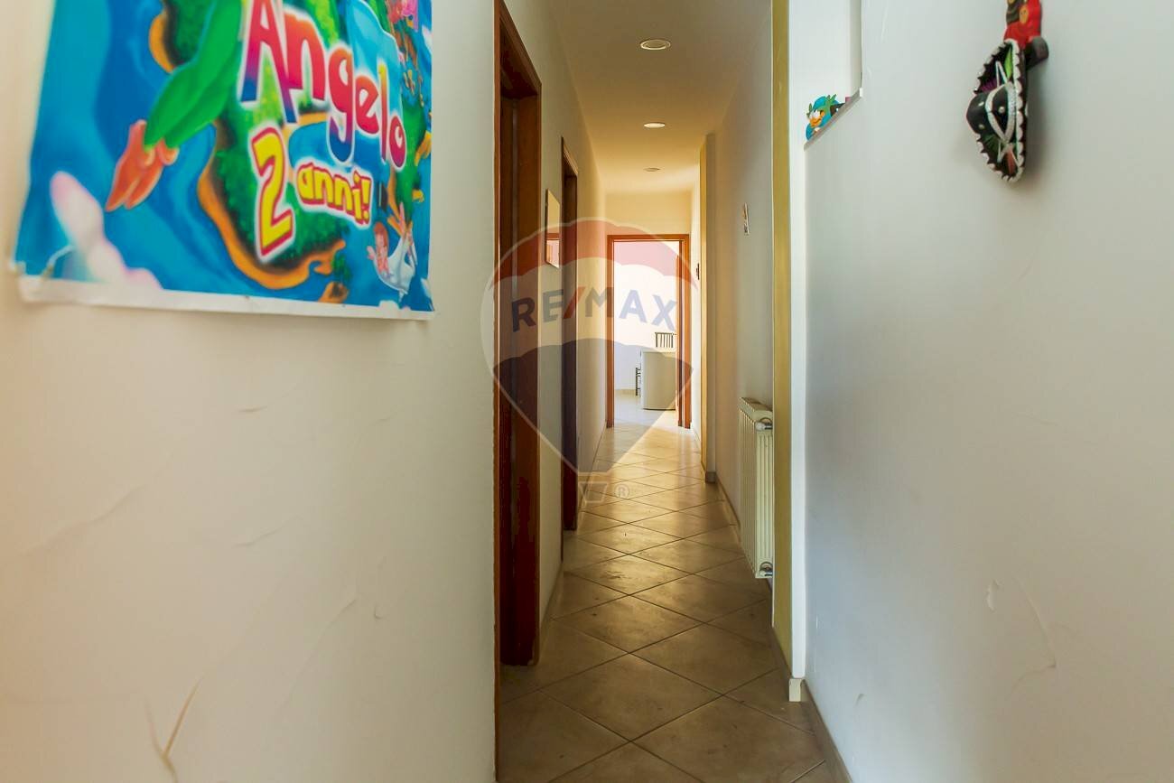 Hall / corridoio - Quadrilocale Via Amerigo Vespucci
 
85, Paterno - foto 2