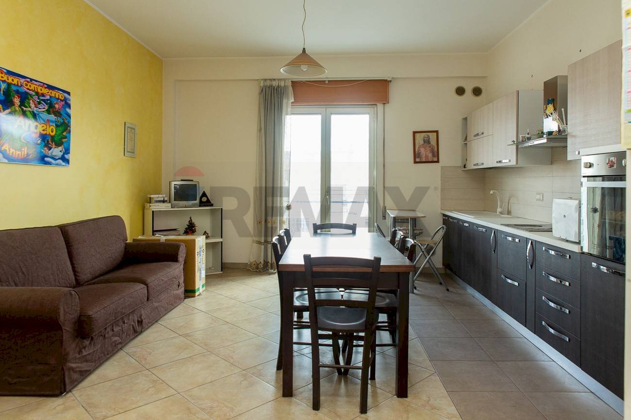 Sala da pranzo - Quadrilocale Via Amerigo Vespucci
 
85, Paterno - foto 1