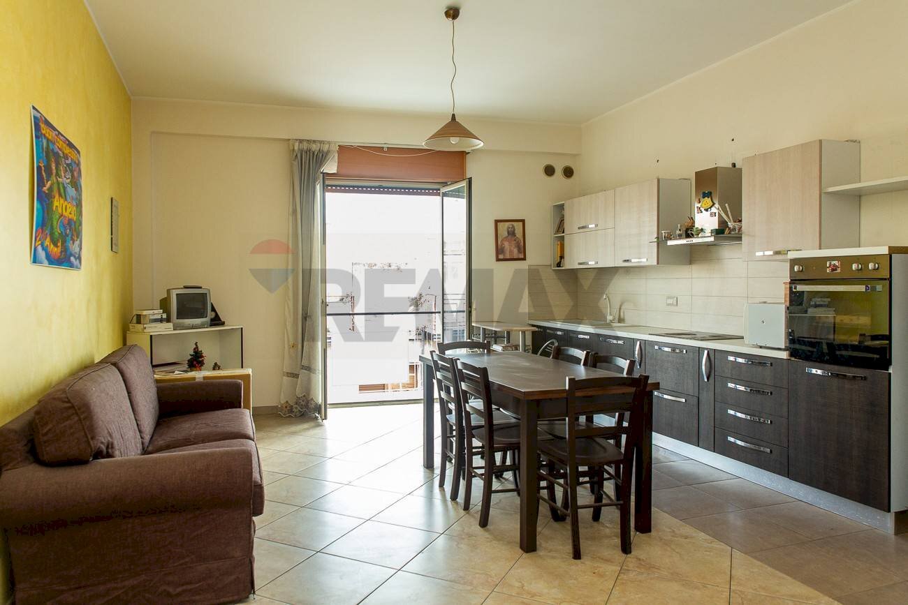 Sala da pranzo - Quadrilocale Via Amerigo Vespucci
 
85, Paterno - foto 2