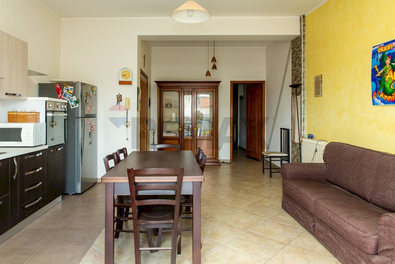 Sala da pranzo - Quadrilocale Via Amerigo Vespucci
 
85, Paterno - foto 3