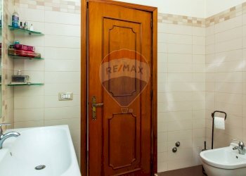 Bagno - Quadrilocale Via Amerigo Vespucci
 
85, Paterno - foto 19