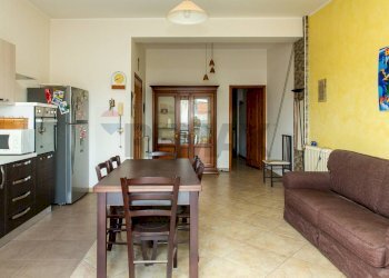 Sala da pranzo - Quadrilocale Via Amerigo Vespucci
 
85, Paterno - foto 3