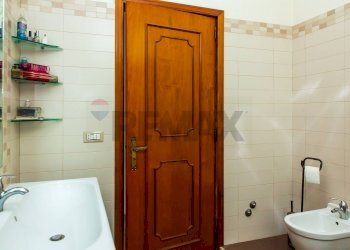 Bagno - Quadrilocale Via Amerigo Vespucci
 
85, Paterno - foto 10
