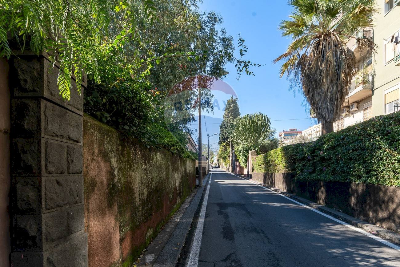 Edificio all\'aperto - Quadrilocale Via Pietro De Logu
 
27, Catania - foto 2