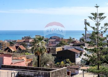 Vista dell\'acqua - Quadrilocale Via Pietro De Logu
 
27, Catania - foto 1