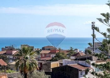 Vista dell\'acqua - Quadrilocale Via Pietro De Logu
 
27, Catania - foto 18